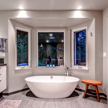 Master Bathroom Tub and Bay Windows