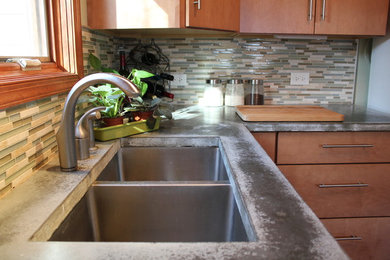 Kitchen - contemporary kitchen idea in Omaha