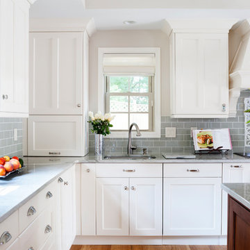 Bright, Elegant Kitchen