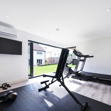 Brentwood, Essex - Garden Room Gym and Hot Tub