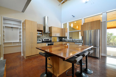 Kitchen - modern kitchen idea in Austin