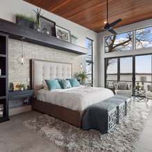 Les' Master bedroom