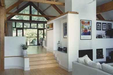 Photo of a contemporary home in Cardiff.