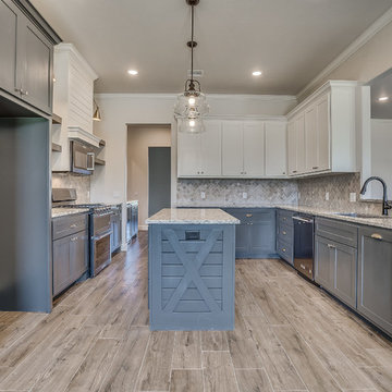 Upscale Farmhouse 14625 Everton