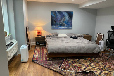 Bedroom photo in New York