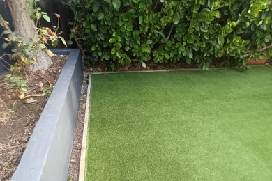 Artificial lawn installation