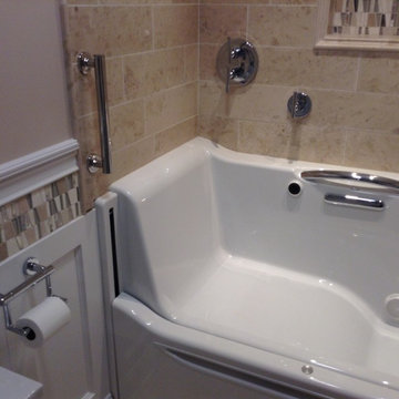 Walk in jacuzzi bathroom