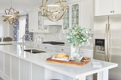 Example of a classic kitchen design in Toronto