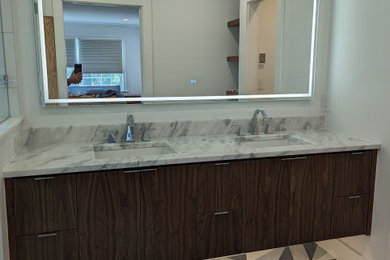 Bathroom - bathroom idea in Dallas