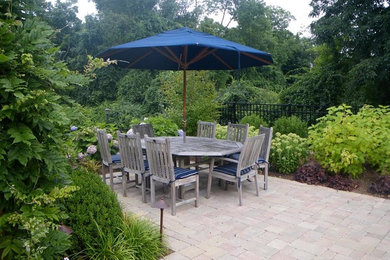 Example of a trendy patio design in New York