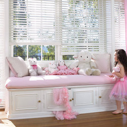 Traditional White Bedroom Custom Window Horizontal Blinds by Hunter Douglas - Venetian Blinds
