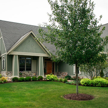Cottagy feel with concise plantings