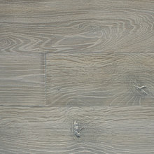 whte wood flooring