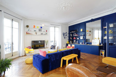 Design ideas for an eclectic living room in Paris.