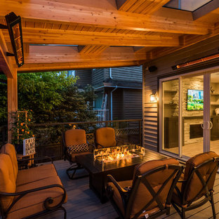 バンクーバーの中サイズのコンテンポラリースタイルのおしゃれな裏庭のデッキ (アウトドアキッチン、オーニング・日よけ) の写真