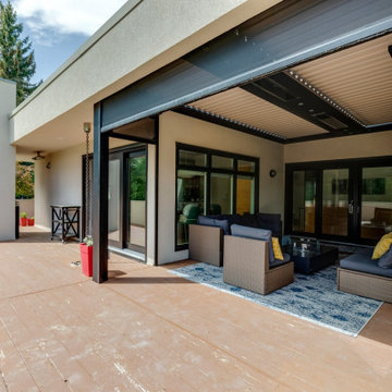 Bowness Alcove StruXure Adjustable Pergola with Phantom Screens