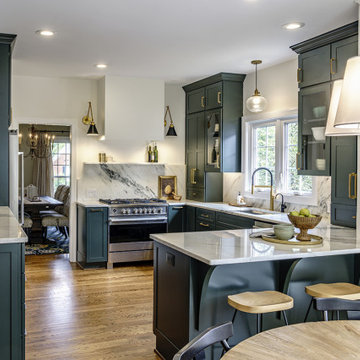 River Hills Revamp: A Dramatic Green Kitchen Makeover