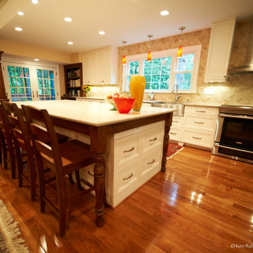 Exceptional Entertaining kitchen/ Living area
