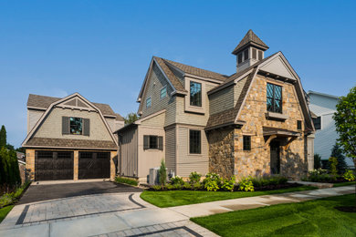Imagen de fachada de casa contemporánea de tamaño medio de tres plantas con revestimientos combinados, tejado de teja de madera y tablilla
