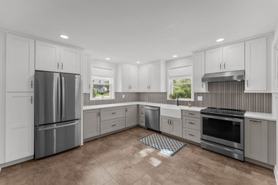 Kitchen - modern kitchen idea in Philadelphia