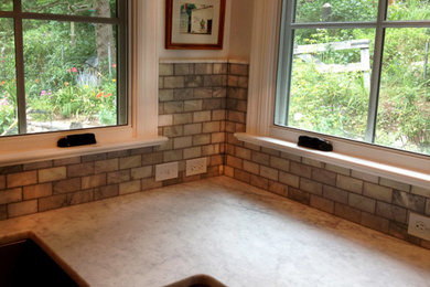Kitchen - traditional kitchen idea in San Diego