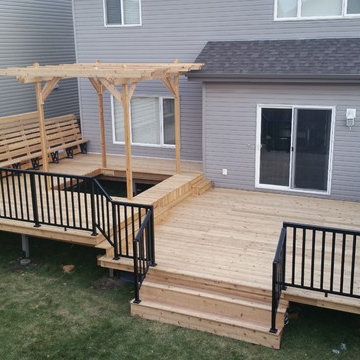 Deck & Jacuzzi