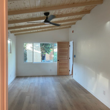 Guest Bedroom (Daytime)