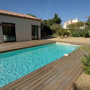 pour les plages de piscine, le bois ou la pierre ?