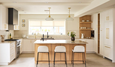 Kitchen of the Week: Warm White-and-Wood Style for Empty Nesters