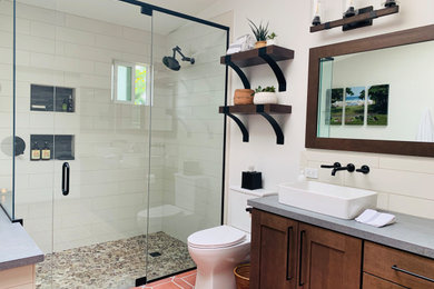 Example of a cottage bathroom design in San Diego