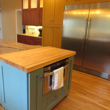 Traditional Shaker Style Kitchen - Cherry, Yellow & Blue