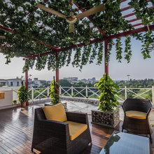 Noida Houzz: A Bungalow Gets A Country Villa-Themed Modern Upgrade
