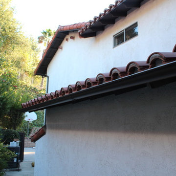 Half Round Rain Gutters with Wrap Around 10 Gauge Twisted Rafter Mount Brackets