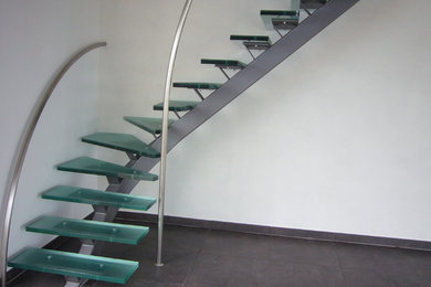 Photo of a contemporary staircase in Marseille.
