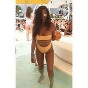 Ebony Foleys foto