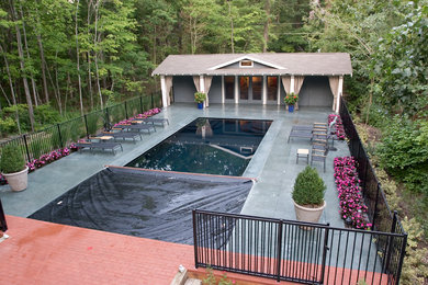 Example of an arts and crafts pool design in Chicago