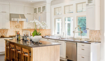 Does Houzz's website provide ways to find kitchen remodelling professionals?