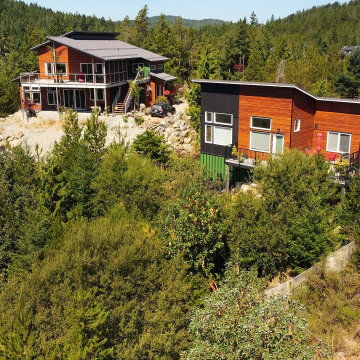 1499/1499B Trail Way - $1,695,000 – MLS Res 885121 / Com 885130