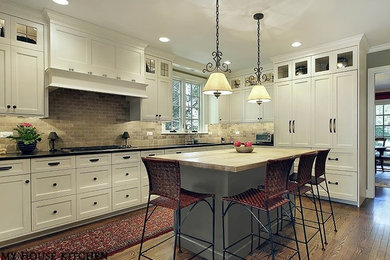 Kitchen - kitchen idea in New York