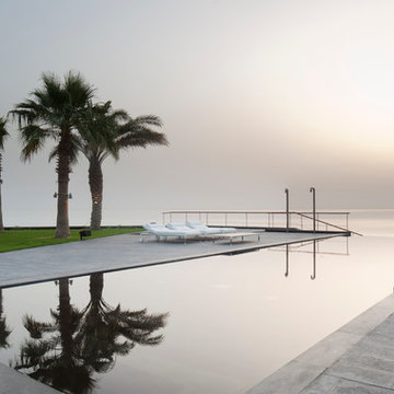 Terraza y piscina