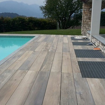 'Oak' porcelain planks - residential pool deck