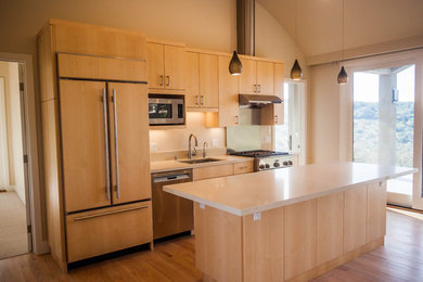 Photo of a small contemporary single-wall eat-in kitchen in San Francisco with an undermount sink, flat-panel cabinets, light wood cabinets, quartz benchtops, beige splashback, stone slab splashback, stainless steel appliances, light hardwood floors and with island.