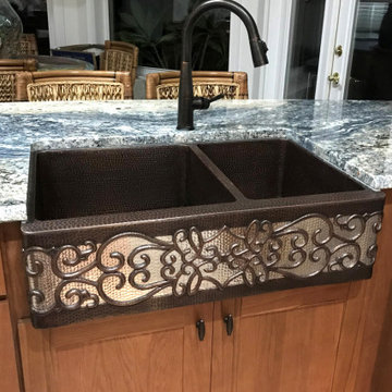 33" Hammered Copper Apron Front 60/40 Double Basin Kitchen Sink w/ Scroll Design