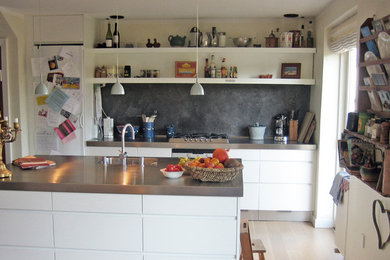 Inspiration for a modern kitchen in Odense.
