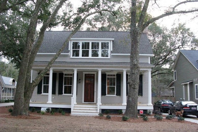 Example of a classic exterior home design in Charleston