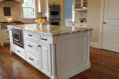 Example of a classic kitchen design in Boston