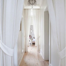 Pinck hallway divider