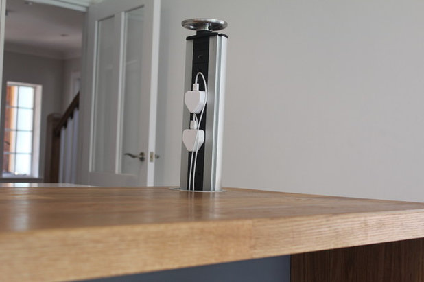 Contemporary  by Studio 3 kitchens