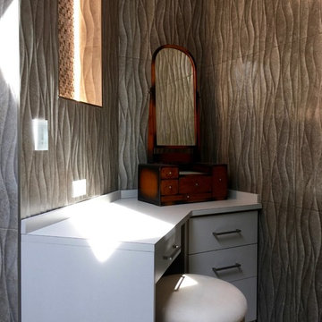 Contemporary Make-Up Table