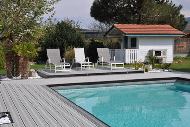 Inspiration for a contemporary deck in Lyon.